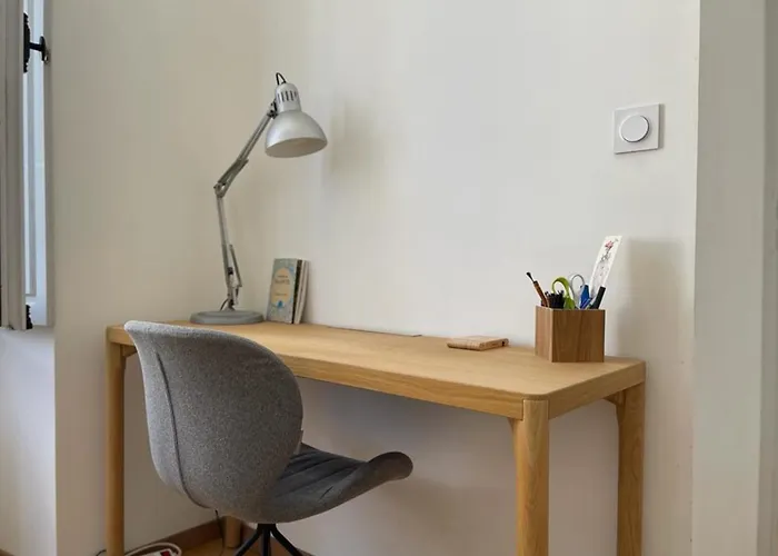 Bright - Old Renovated Building Appartement *