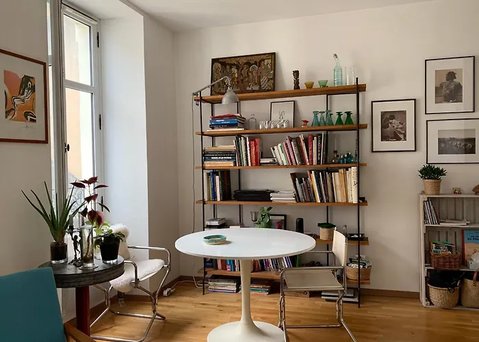 Apartmán Bright - Old Renovated Building *